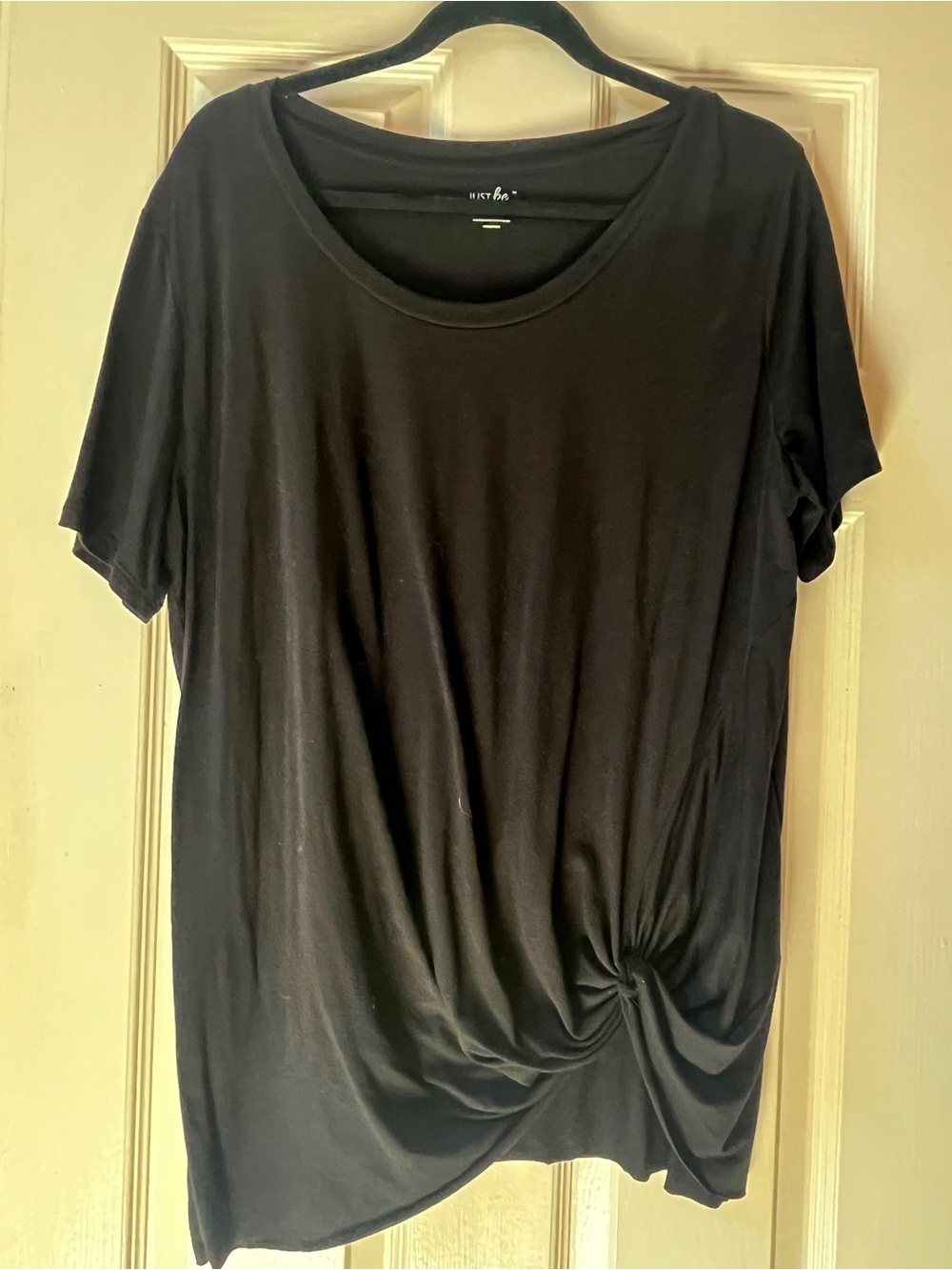 just be Black Short Sleeve Twist-Hem Tee